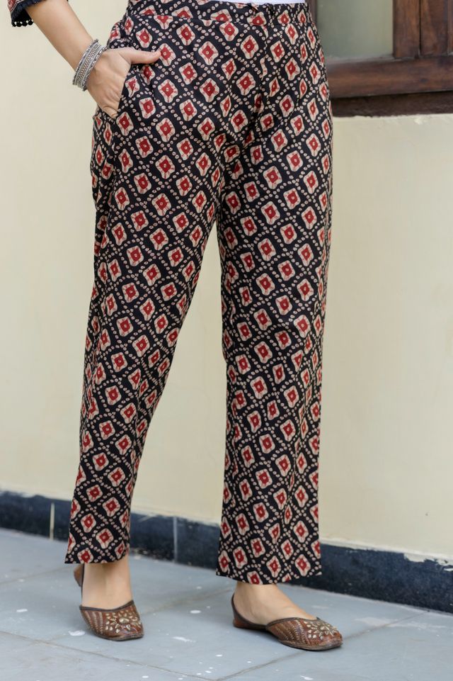 EthniFlair Women Cotton Yoke detail Straight Kurta Pant Dupatta Set