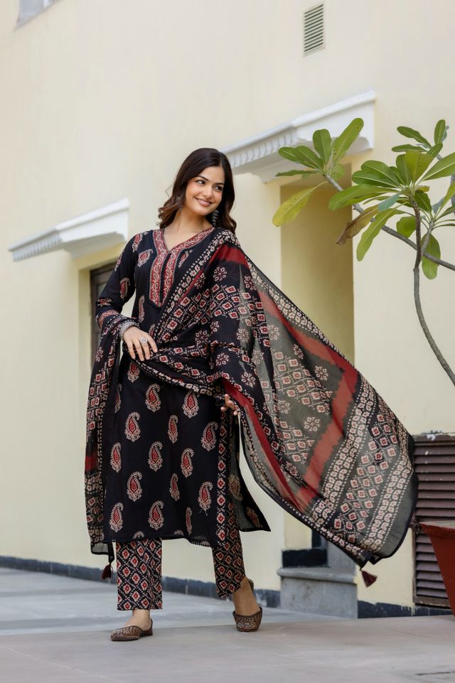 EthniFlair Women Cotton Yoke detail Straight Kurta Pant Dupatta Set