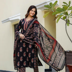 EthniFlair Women Cotton Yoke detail Straight Kurta Pant Dupatta Set