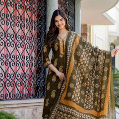 EthniFlair Women Cotton Yoke detail Straight Kurta Pant Dupatta Set
