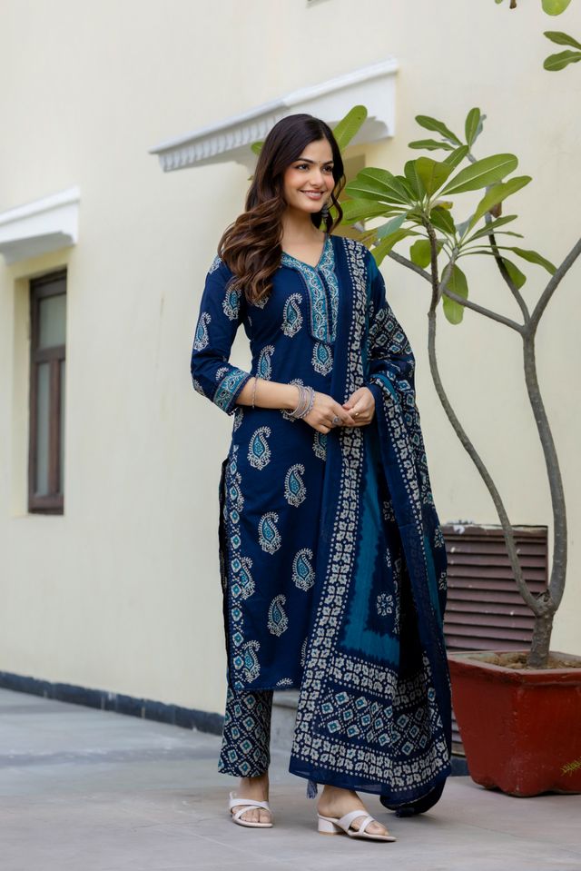 EthniFlair Women Cotton Yoke detail Straight Kurta Pant Dupatta Set