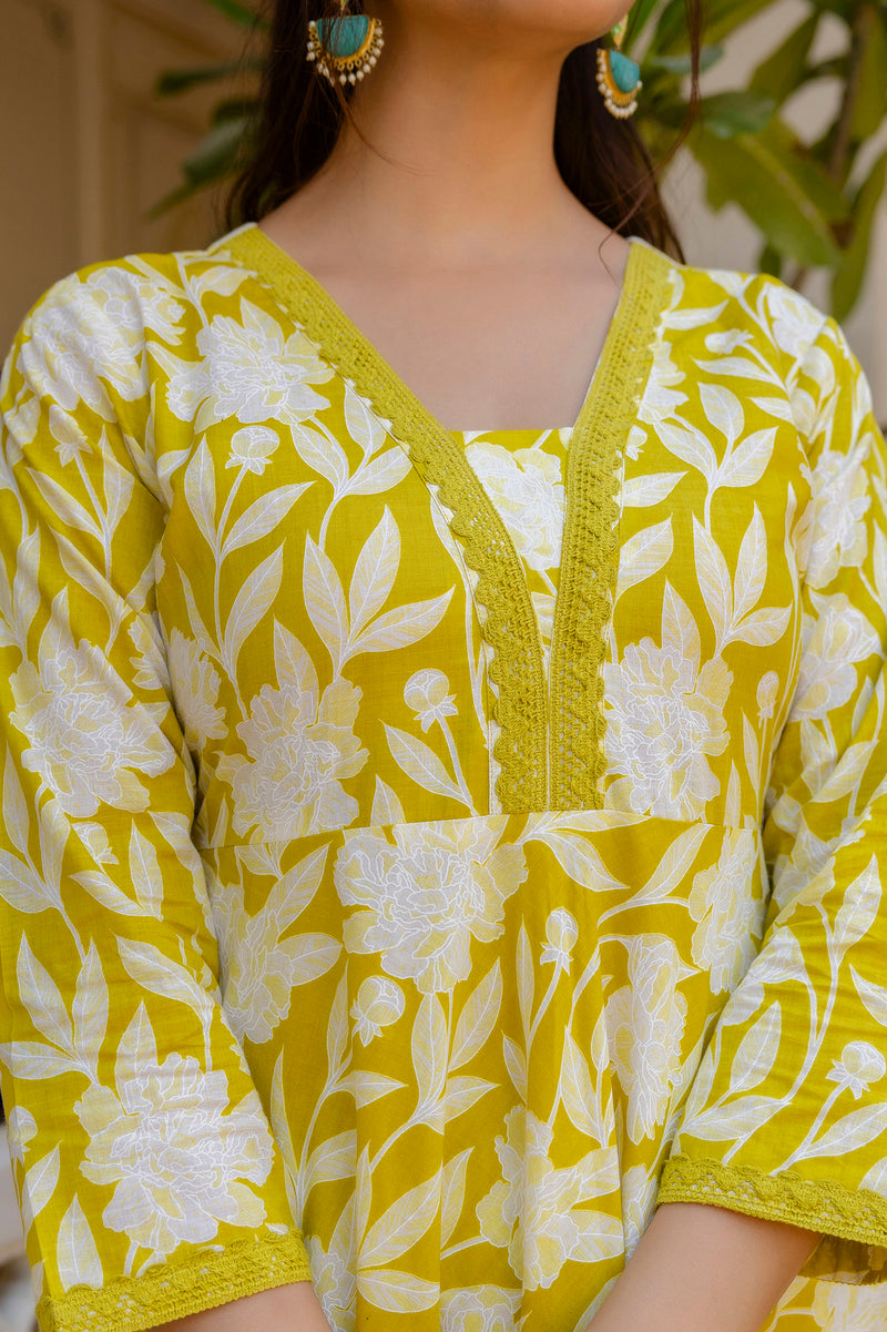 EthniFlair Floral Printed Empire Kurta with Trousers & Dupatta