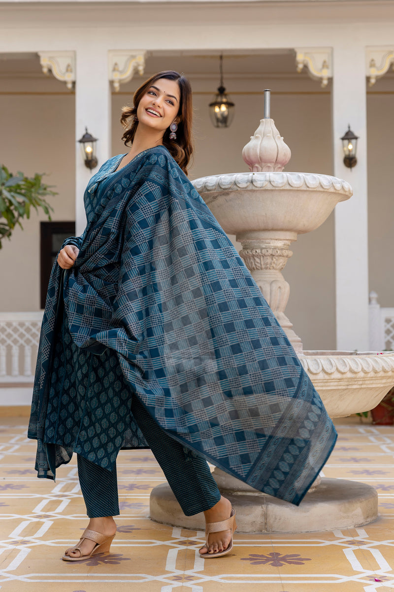 EthniFlair Floral Printed V-Neck Straight Kurta With Trousers And Dupatta