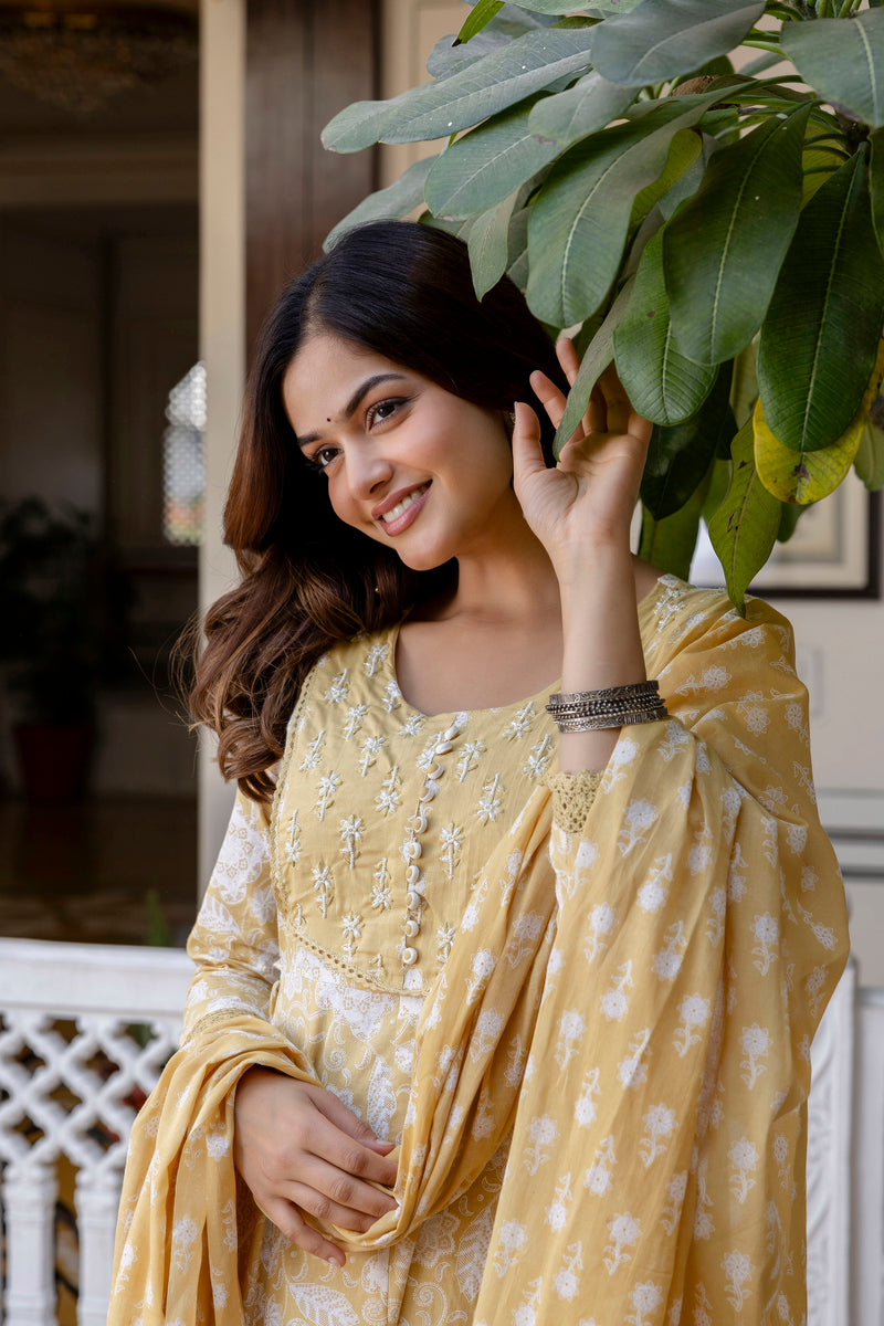 EthniFlair Floral Printed Round Neck Anarkali Kurta With Trousers And Dupatta