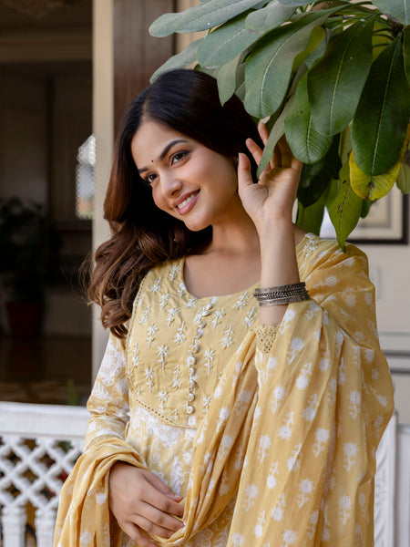 EthniFlair Floral Printed Round Neck Anarkali Kurta With Trousers And Dupatta