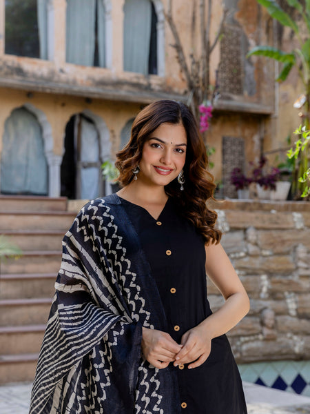 EthniFlair Kurta with Pyjamas & Dupatta