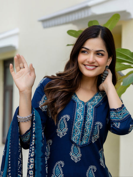 EthniFlair Women Cotton Yoke detail Straight Kurta Pant Dupatta Set