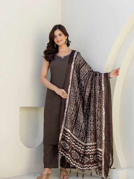 EthniFlair Solid Kurta with Pyjama & Dupatta