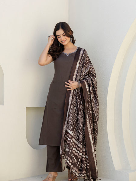 EthniFlair Solid Kurta with Pyjama & Dupatta