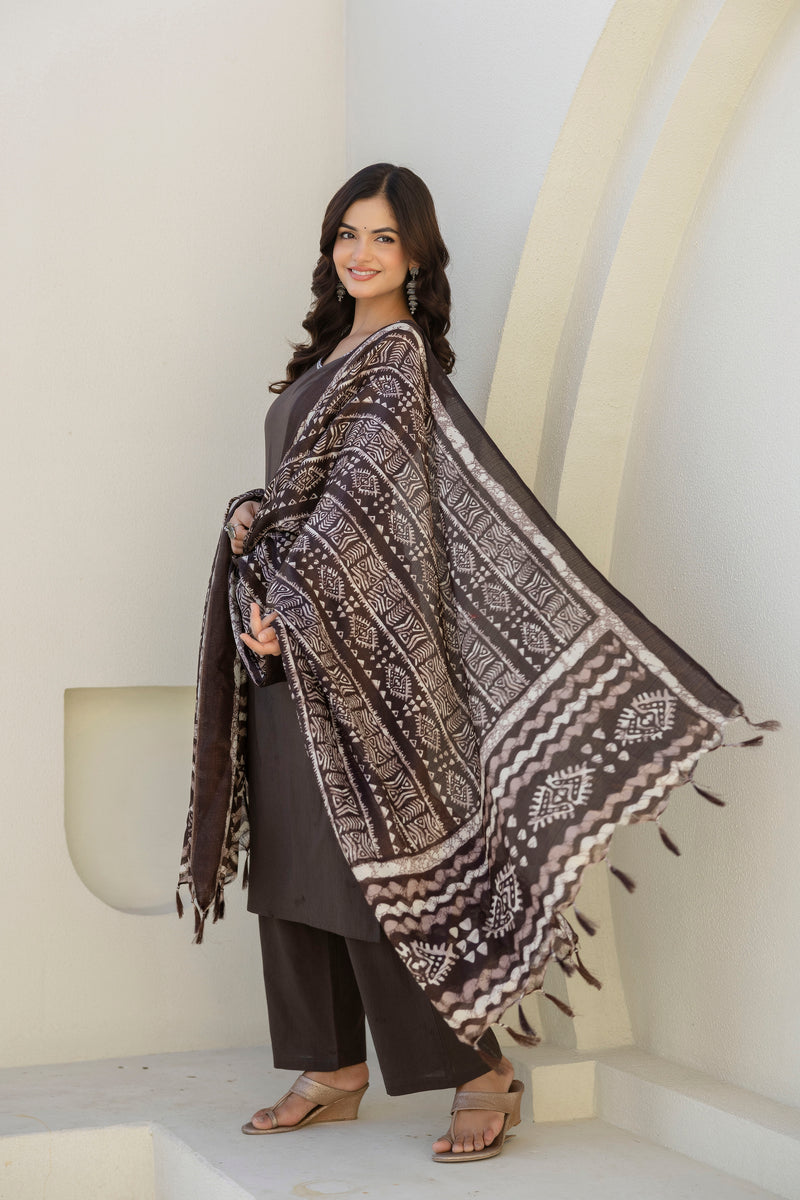 EthniFlair Solid Kurta with Pyjama & Dupatta