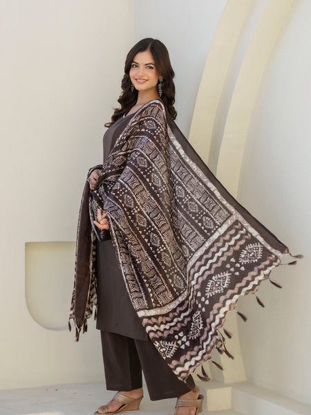 EthniFlair Solid Kurta with Pyjama & Dupatta