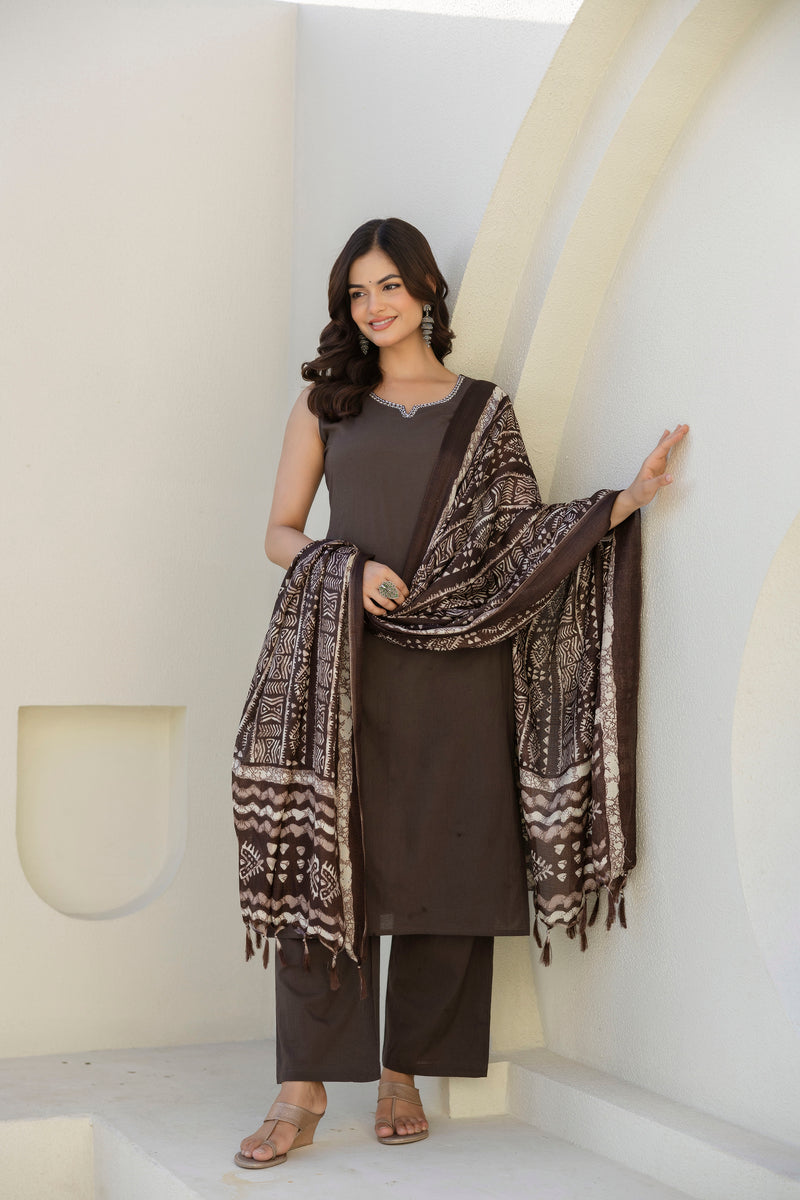 EthniFlair Solid Kurta with Pyjama & Dupatta