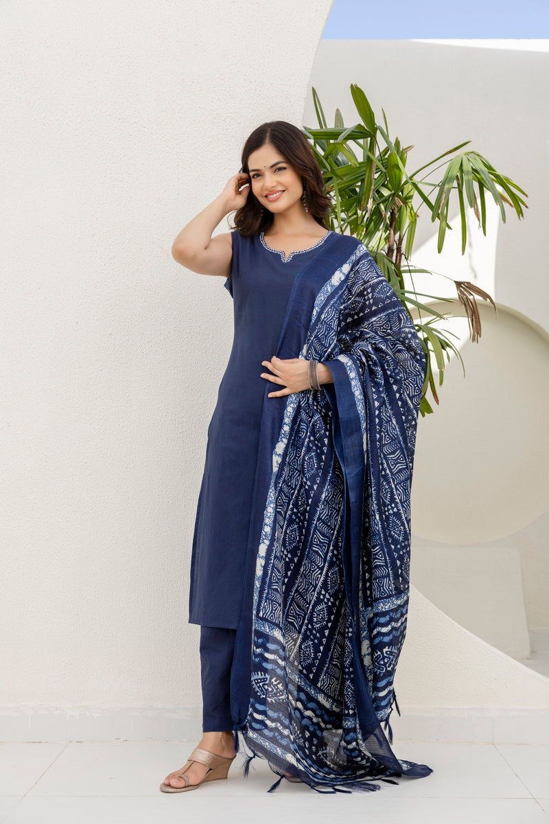 EthniFlair Solid Kurta with Trousers & Dupatta