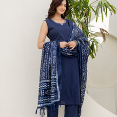 EthniFlair Solid Kurta with Trousers & Dupatta