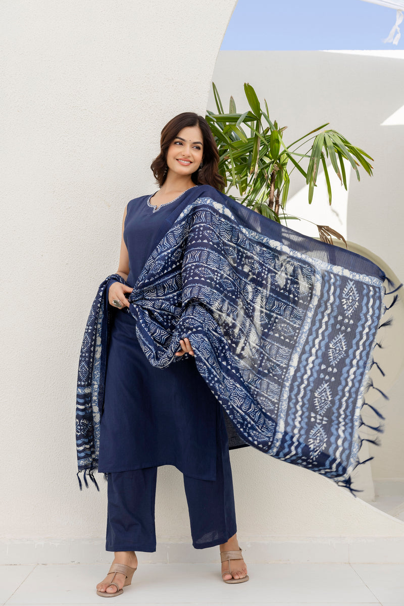 EthniFlair Solid Kurta with Trousers & Dupatta