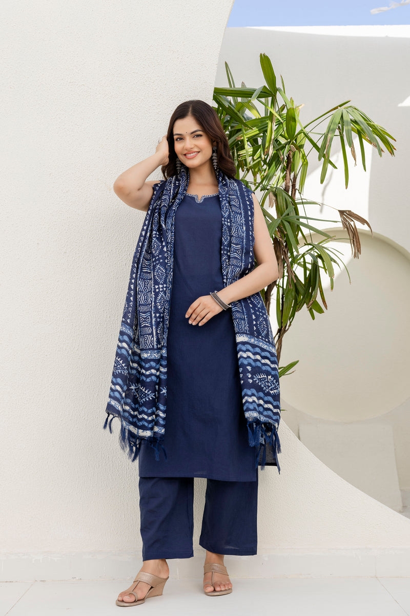 EthniFlair Solid Kurta with Trousers & Dupatta