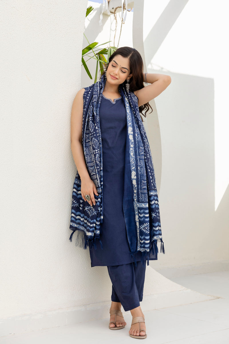 EthniFlair Solid Kurta with Trousers & Dupatta