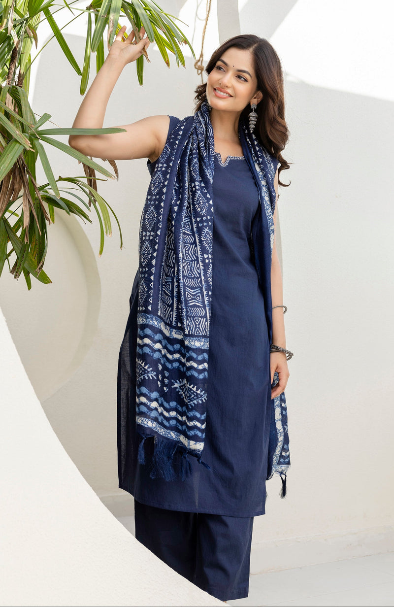 EthniFlair Solid Kurta with Trousers & Dupatta