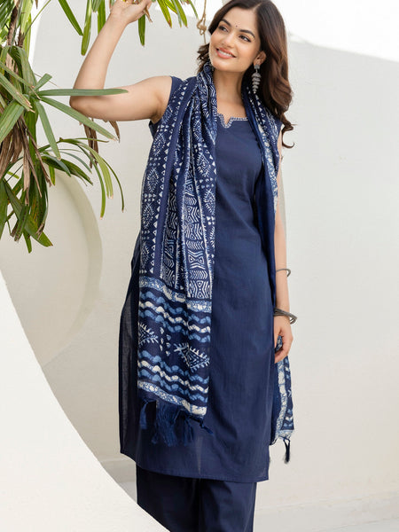 EthniFlair Solid Kurta with Trousers & Dupatta