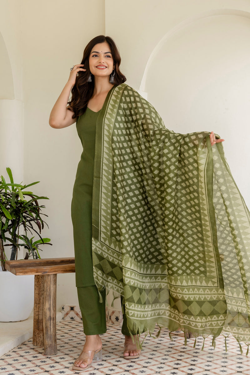 EthniFlair Kurta with Pyjamas & Dupatta