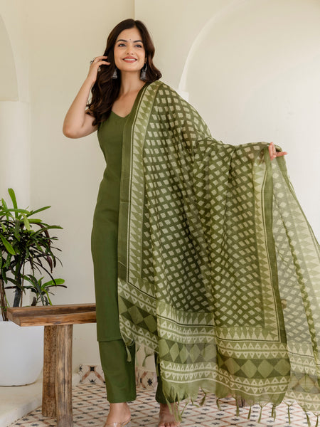 EthniFlair Kurta with Pyjamas & Dupatta