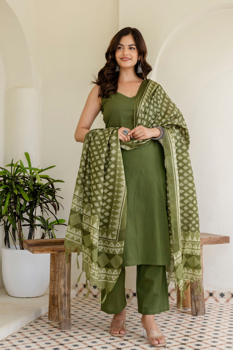 EthniFlair Kurta with Pyjamas & Dupatta