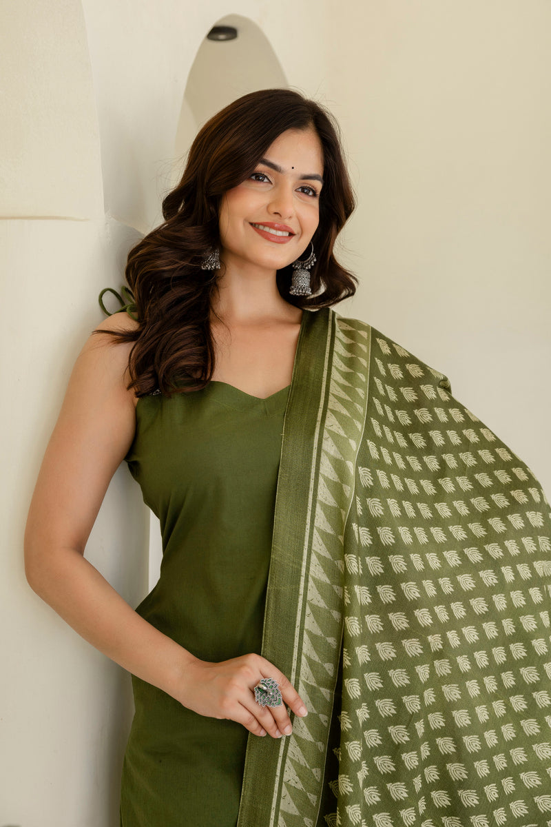 EthniFlair Kurta with Pyjamas & Dupatta