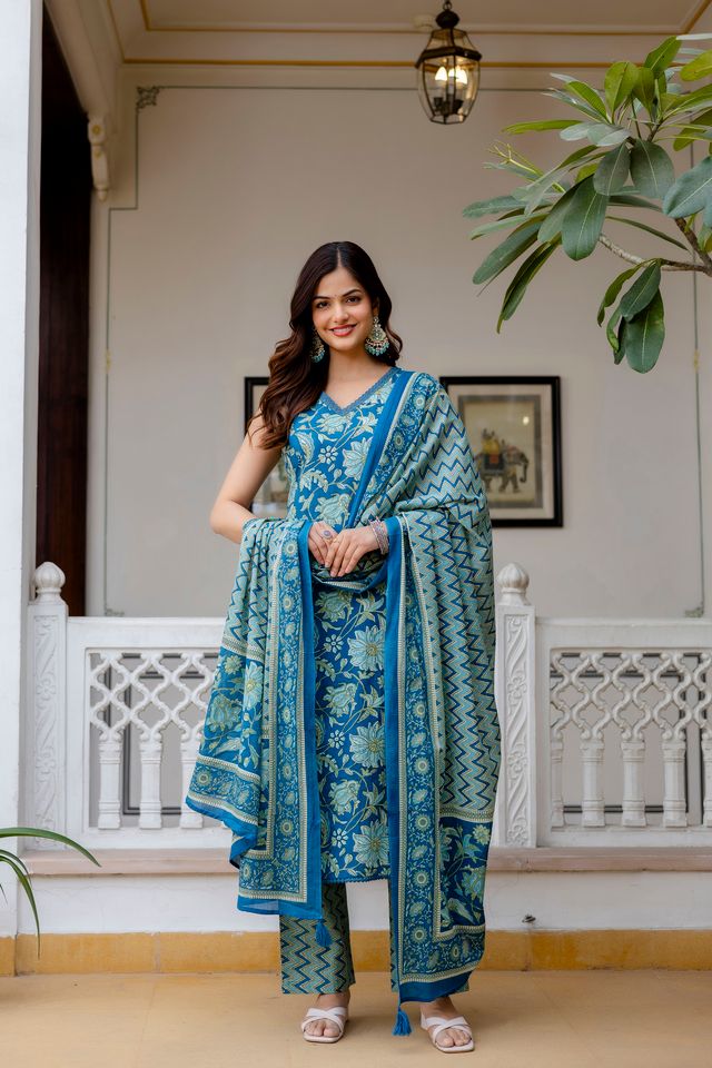 EthniFlair Women Cotton Lace Motifs Sleeveless Straight Kurta Pant Dupatta Set