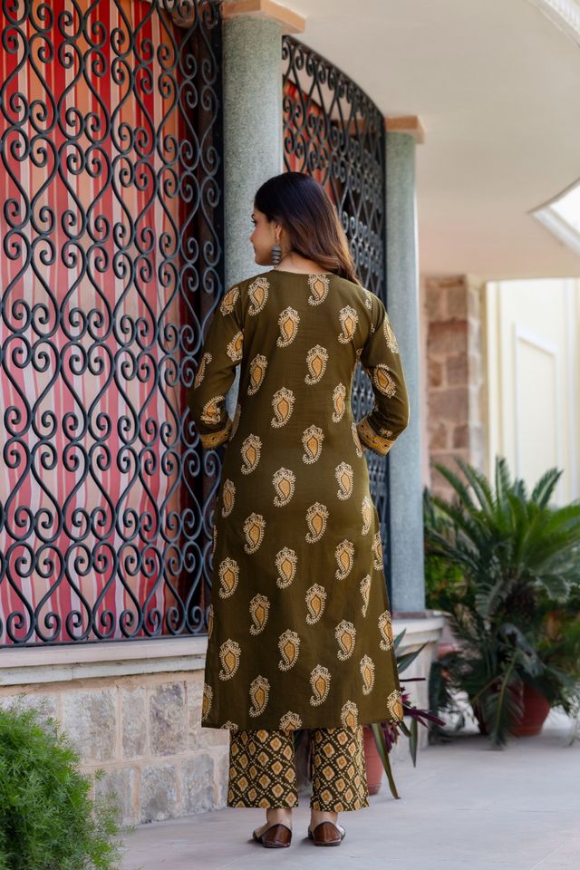 EthniFlair Women Cotton Yoke detail Straight Kurta Pant Dupatta Set