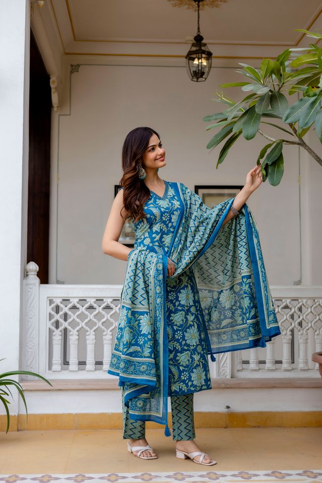 EthniFlair Women Cotton Lace Motifs Sleeveless Straight Kurta Pant Dupatta Set