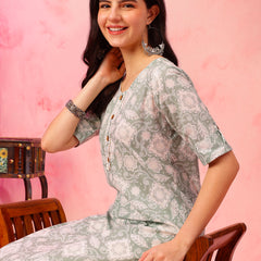 EthniFlair Floral Printed Round Neck Straight Kurta