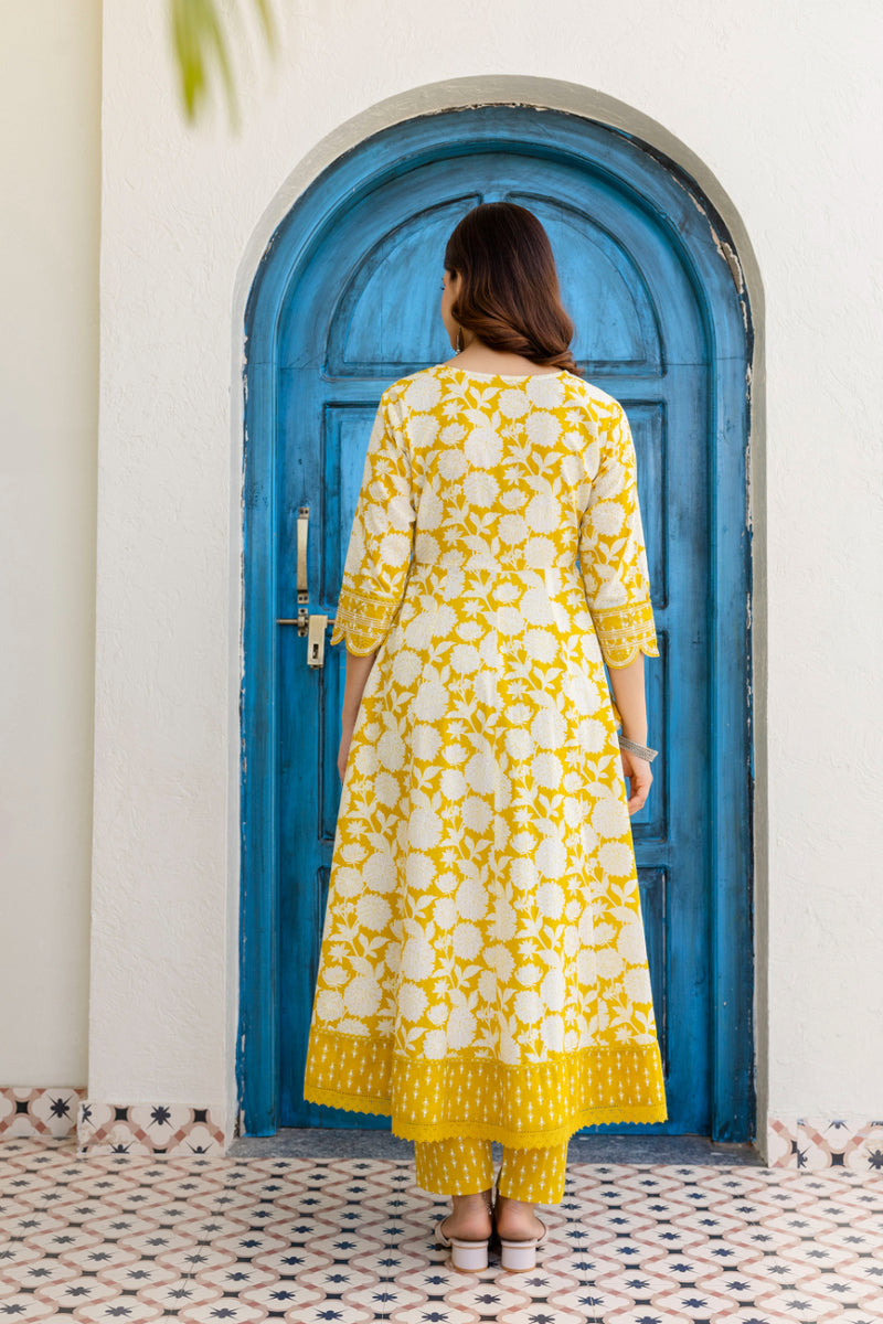 EthniFlair Women Ethnic Motifs Printed Panelled Thread Work Pure Cotton Kurta with Trousers & With Dupatta