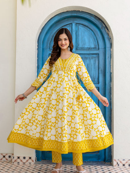 EthniFlair Women Ethnic Motifs Printed Panelled Thread Work Pure Cotton Kurta with Trousers & With Dupatta