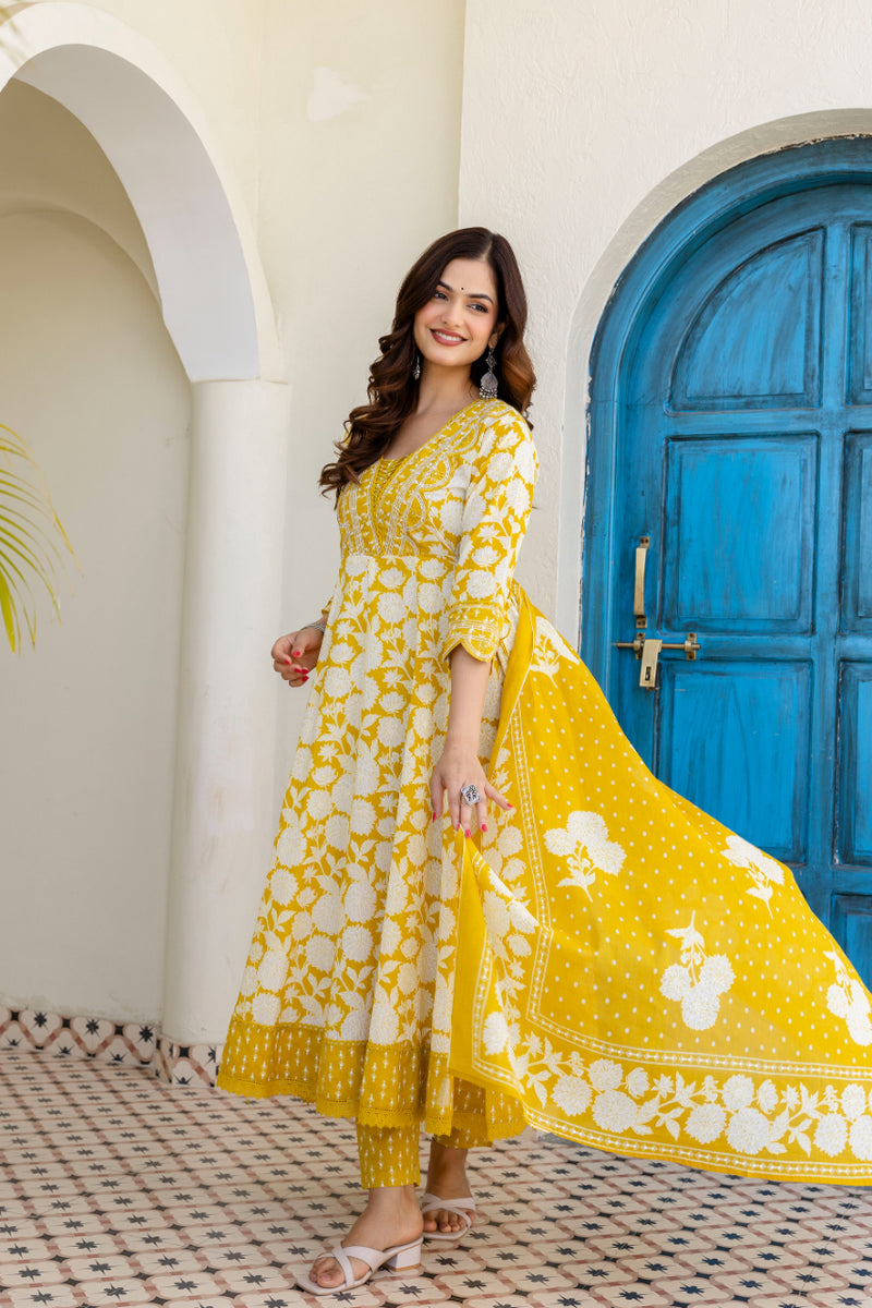 EthniFlair Women Ethnic Motifs Printed Panelled Thread Work Pure Cotton Kurta with Trousers & With Dupatta