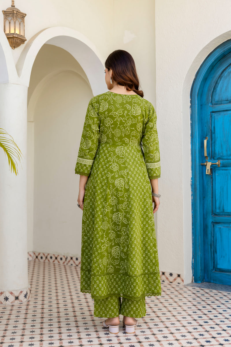 Women Floral Printed Panelled Pure Cotton Kurta with Trousers & Dupatta