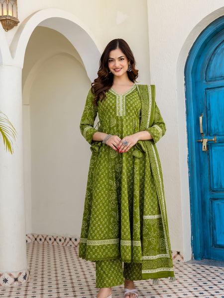 Women Floral Printed Panelled Pure Cotton Kurta with Trousers & Dupatta