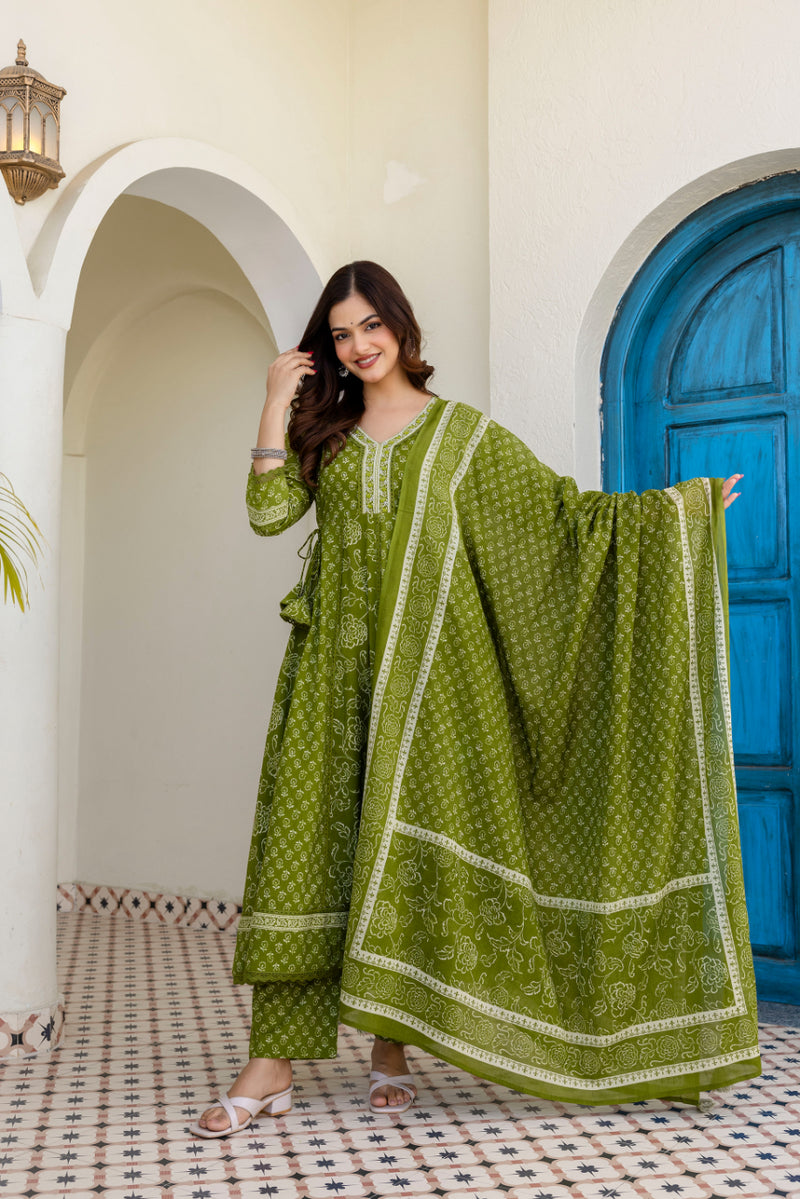 Women Floral Printed Panelled Pure Cotton Kurta with Trousers & Dupatta