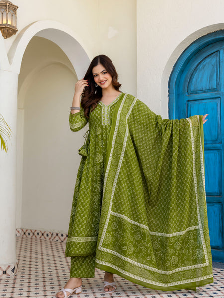 Women Floral Printed Panelled Pure Cotton Kurta with Trousers & Dupatta