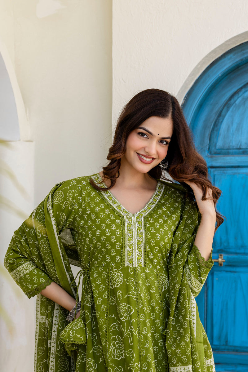 Women Floral Printed Panelled Pure Cotton Kurta with Trousers & Dupatta