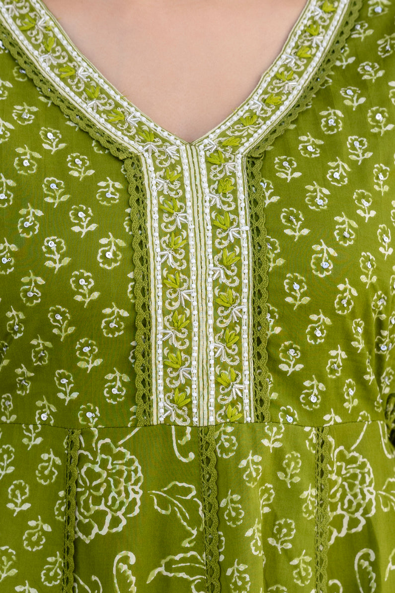 Women Floral Printed Panelled Pure Cotton Kurta with Trousers & Dupatta