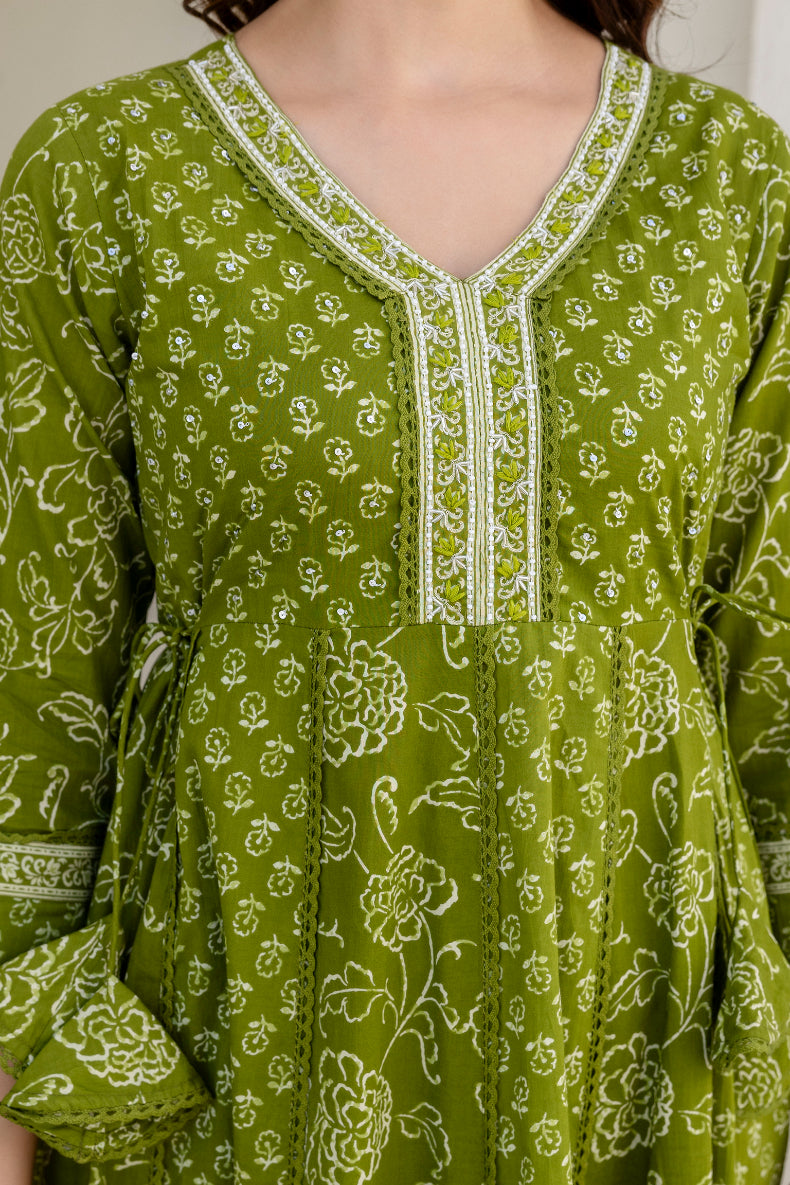 Women Floral Printed Panelled Pure Cotton Kurta with Trousers & Dupatta