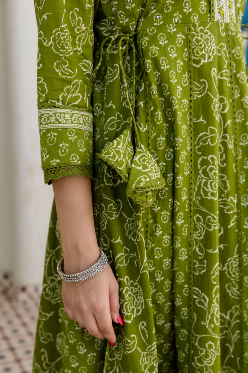 Women Floral Printed Panelled Pure Cotton Kurta with Trousers & Dupatta