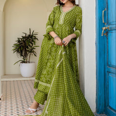 Women Floral Printed Panelled Pure Cotton Kurta with Trousers & Dupatta