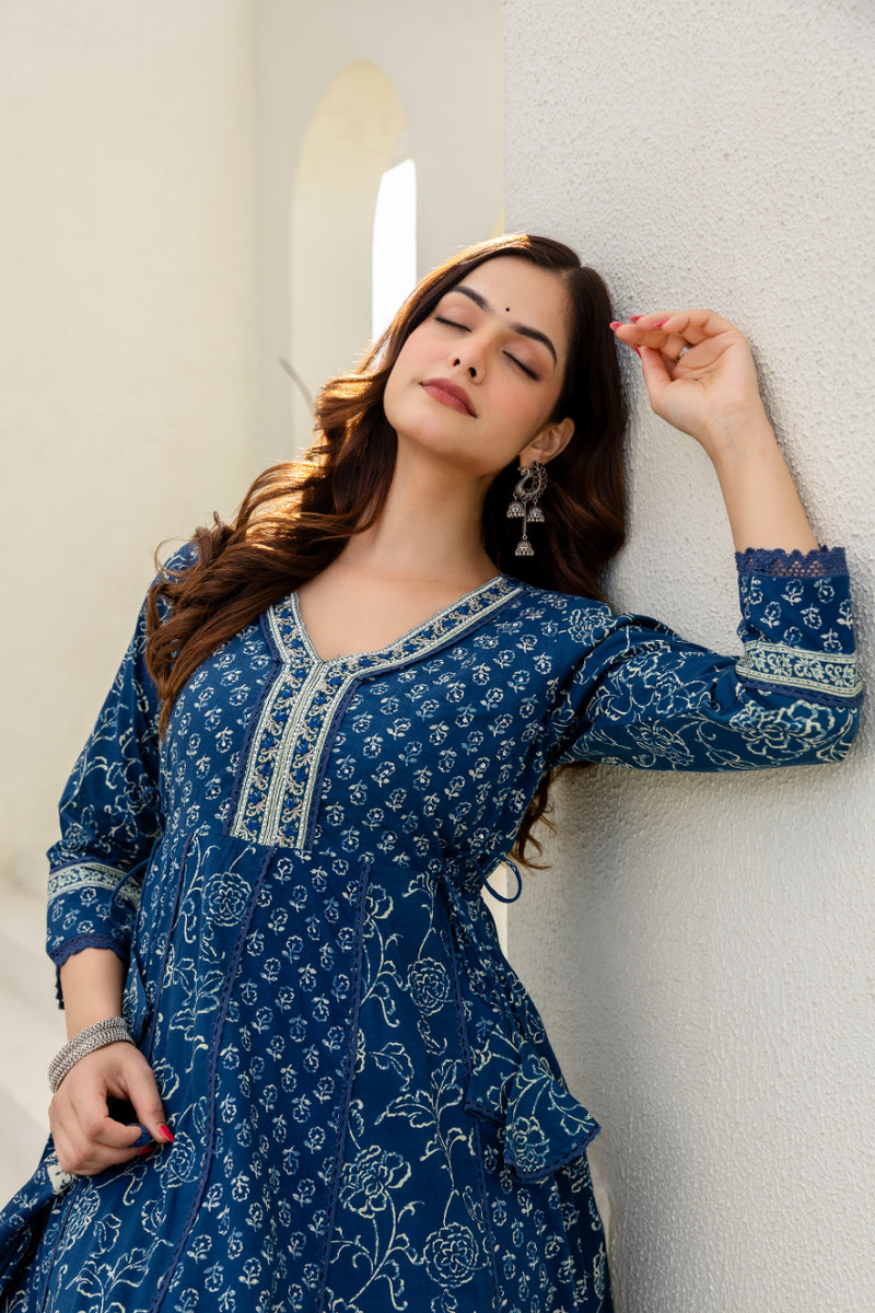 EthniFlair Women Floral Printed Panelled Sequinned Pure Cotton Kurta with Trousers & With Dupatta