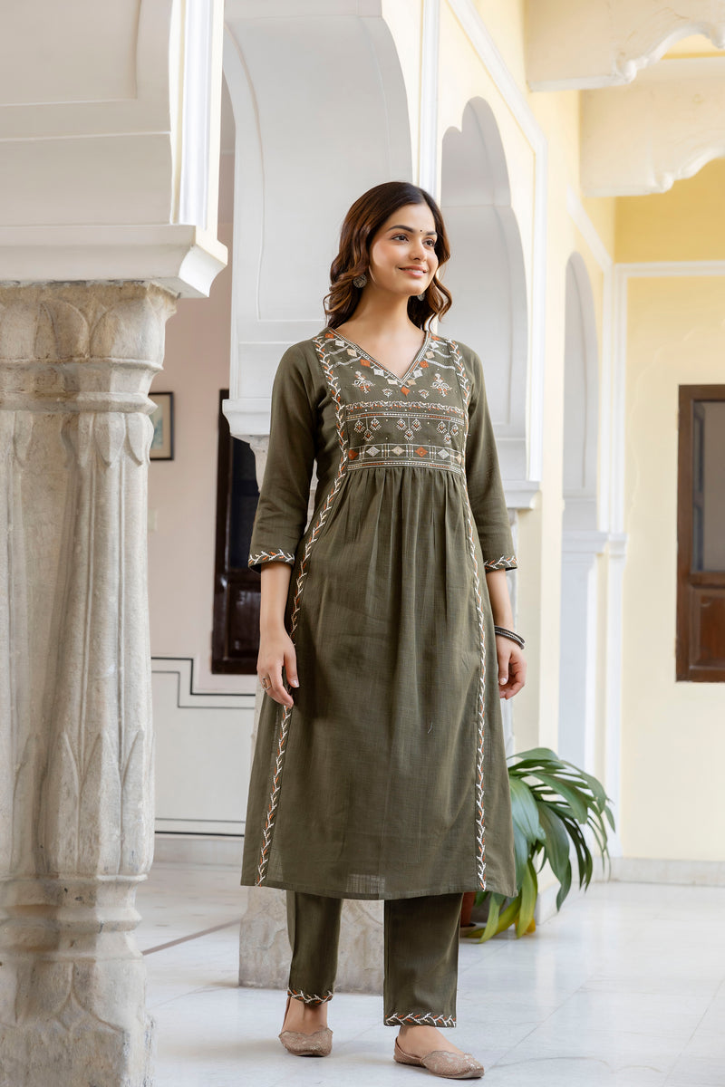 EthniFlair Ethnic Motifs Embroidered Pleated Aari Work Kurta Set