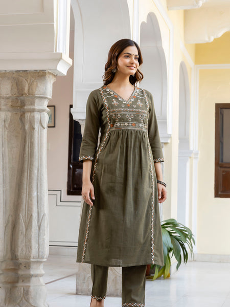 EthniFlair Ethnic Motifs Embroidered Pleated Aari Work Kurta Set