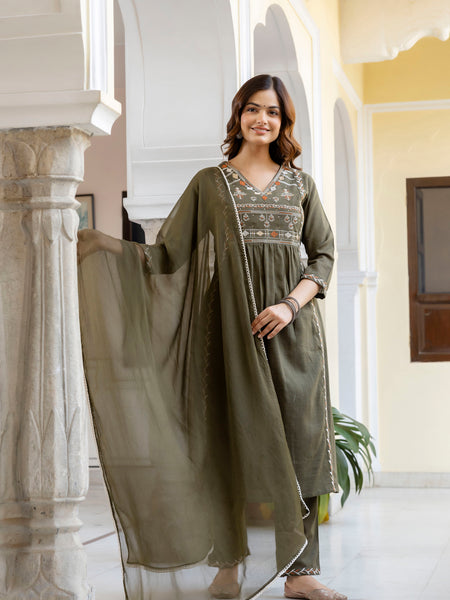 EthniFlair Ethnic Motifs Embroidered Pleated Aari Work Kurta Set