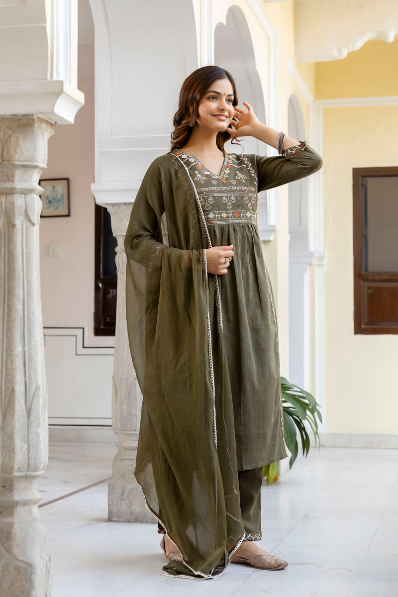 EthniFlair Ethnic Motifs Embroidered Pleated Aari Work Kurta Set