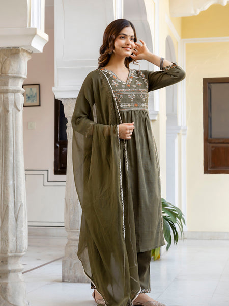 EthniFlair Ethnic Motifs Embroidered Pleated Aari Work Kurta Set