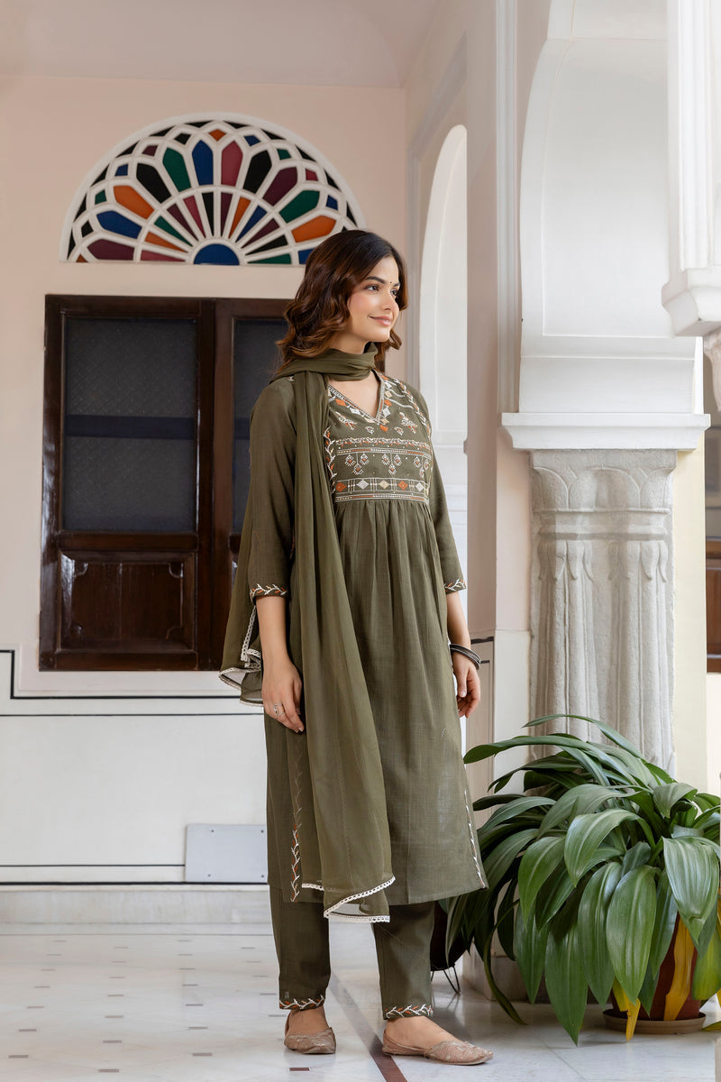 EthniFlair Ethnic Motifs Embroidered Pleated Aari Work Kurta Set